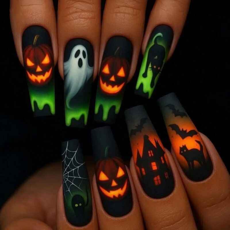 Halloween Nails Pumpkin Ghost Haunted House Spider Web Bat Design 24 Pieces European and American Fashionable Fake Nails