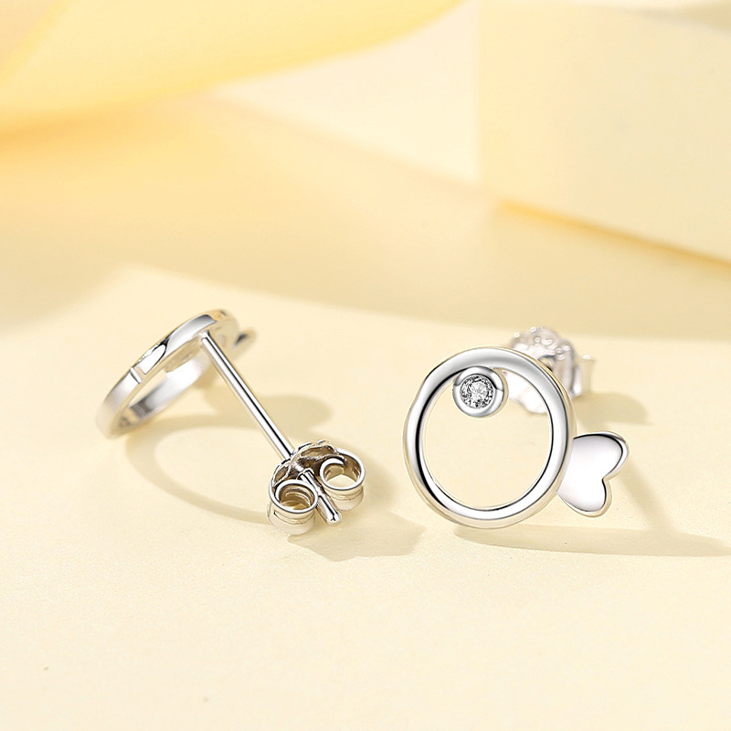 Plata esterlina s925 joyería de plata de moda nicho pendientes de plata esterlina para mujeres Corea del Sur pendientes simples para mujeres todo-joyería a juego al por mayor