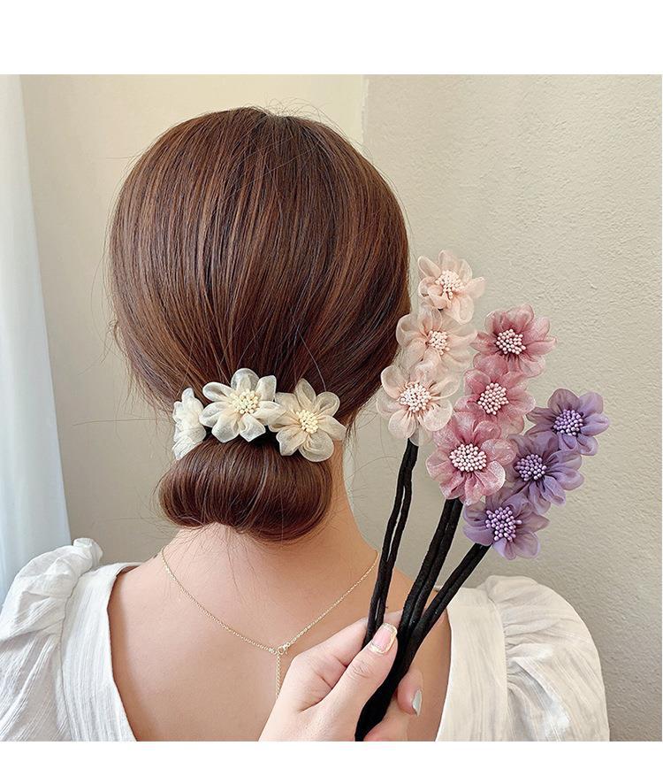 Elegant beige yarn flower hair curler