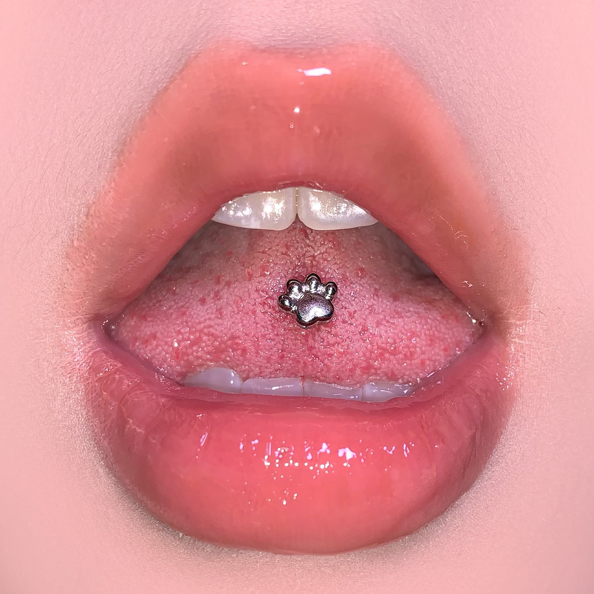 16G labret stud size and finish detail