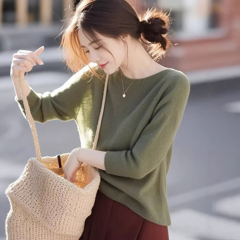 Áo len dệt kim nữ cổ tròn phong cách Hàn Quốc, form rộng, chất liệu mềm mại — Đậu xanh