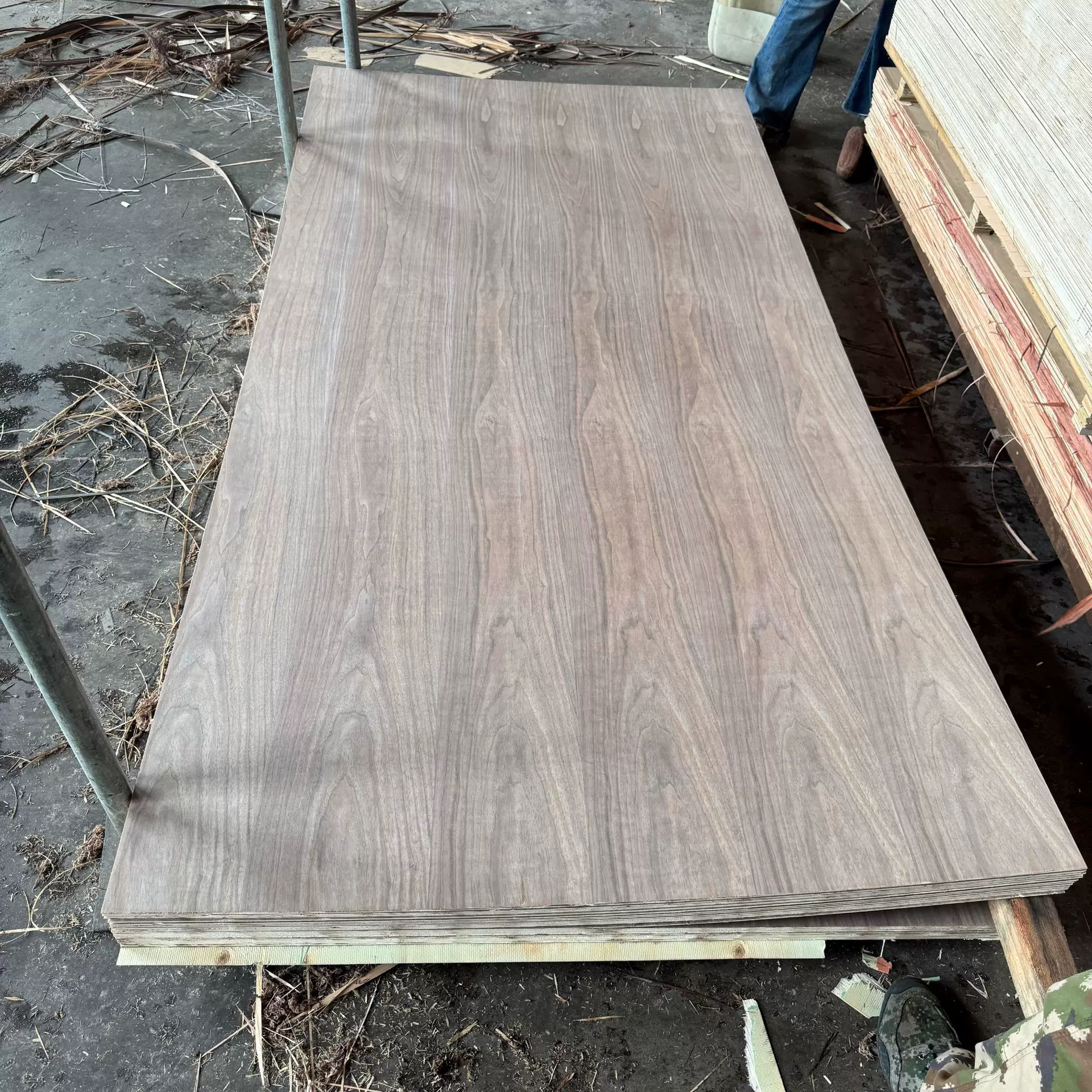 黑胡桃花纹贴面板3mm杨木芯胶合板AA装饰多层板家具板橱柜木板材