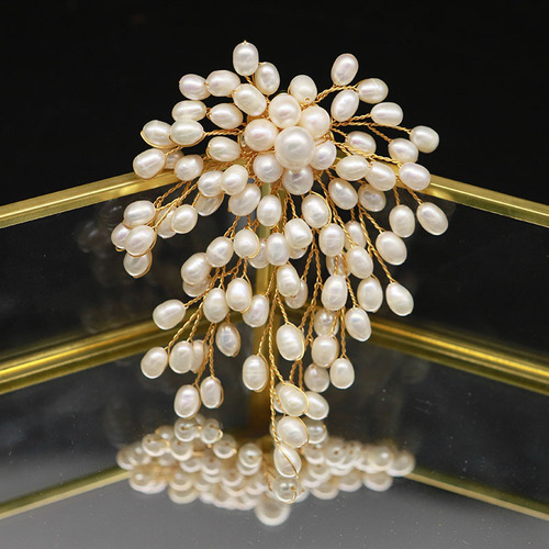 Pearl corsage high-end design European and American retro hand-woven pearl brooch niche high quality wholesale natural