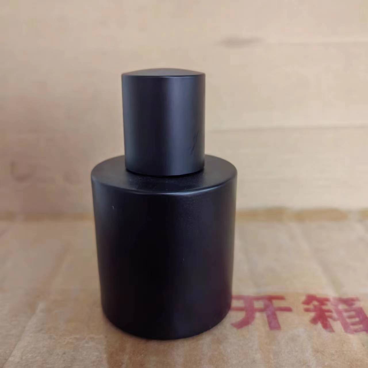 批发30ml圆柱哑黑卡口香水分装瓶高颜值喷雾瓶子便携玻璃瓶裸瓶