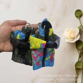 跨境新品机车钥匙扣配饰潮牌礼品迷你棉服羽绒夜光外套耳机包挂件