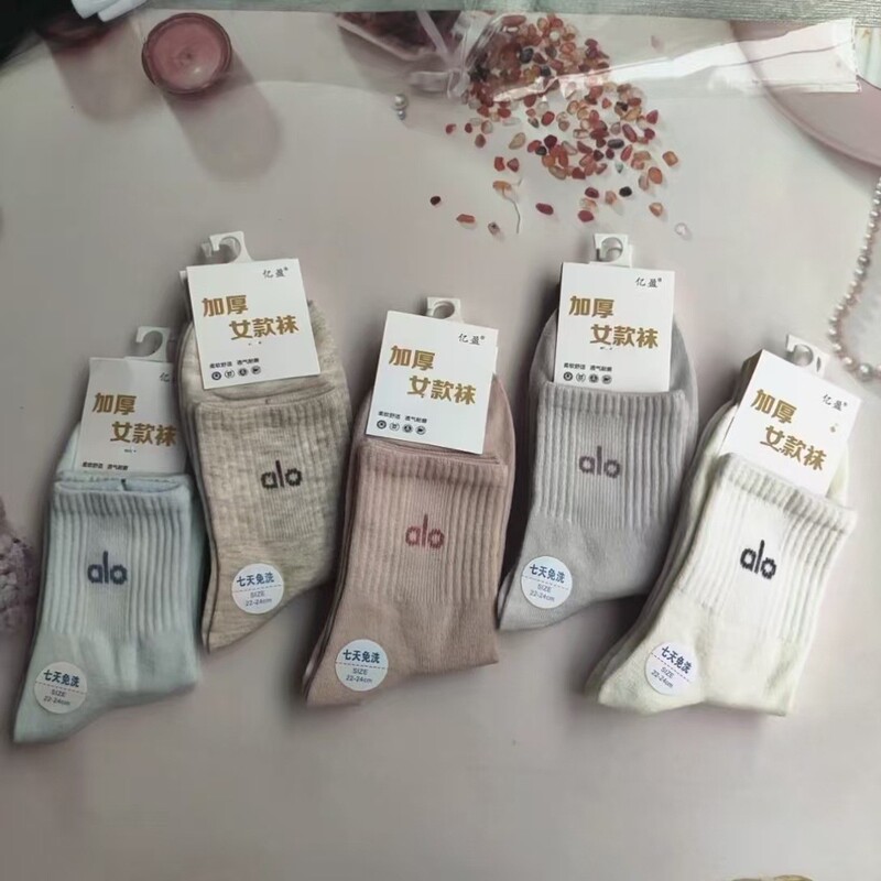 New autumn and winter thick cotton socks for men and women, casual sports socks, comfortable and warm, no pilling, wholesale from manufacturer with free shipping New autumn and winter thick cotton socks for men and women, casual sports socks, comfortable and warm, no pilling, wholesale from manufacturer with free shipping
