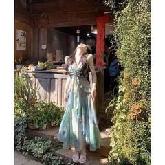 フランスの林間浮夏気質休暇ストラップワンピースは夏の新型ウエストスカートの新しいファッションの起爆金に酔っている