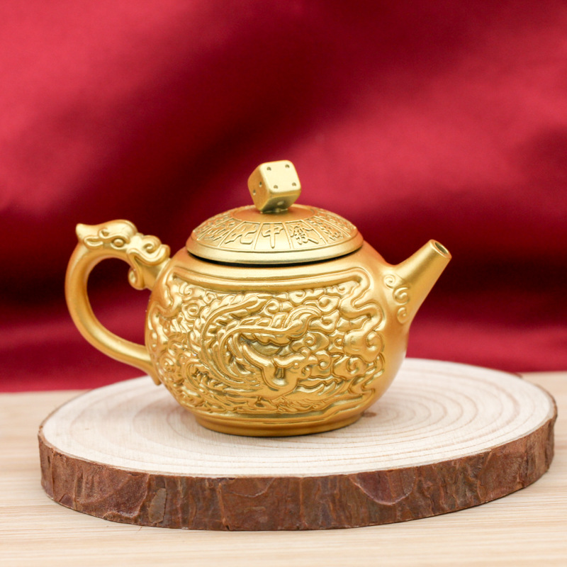 큰 용과 피닉스가 냄비를 돌립니다.