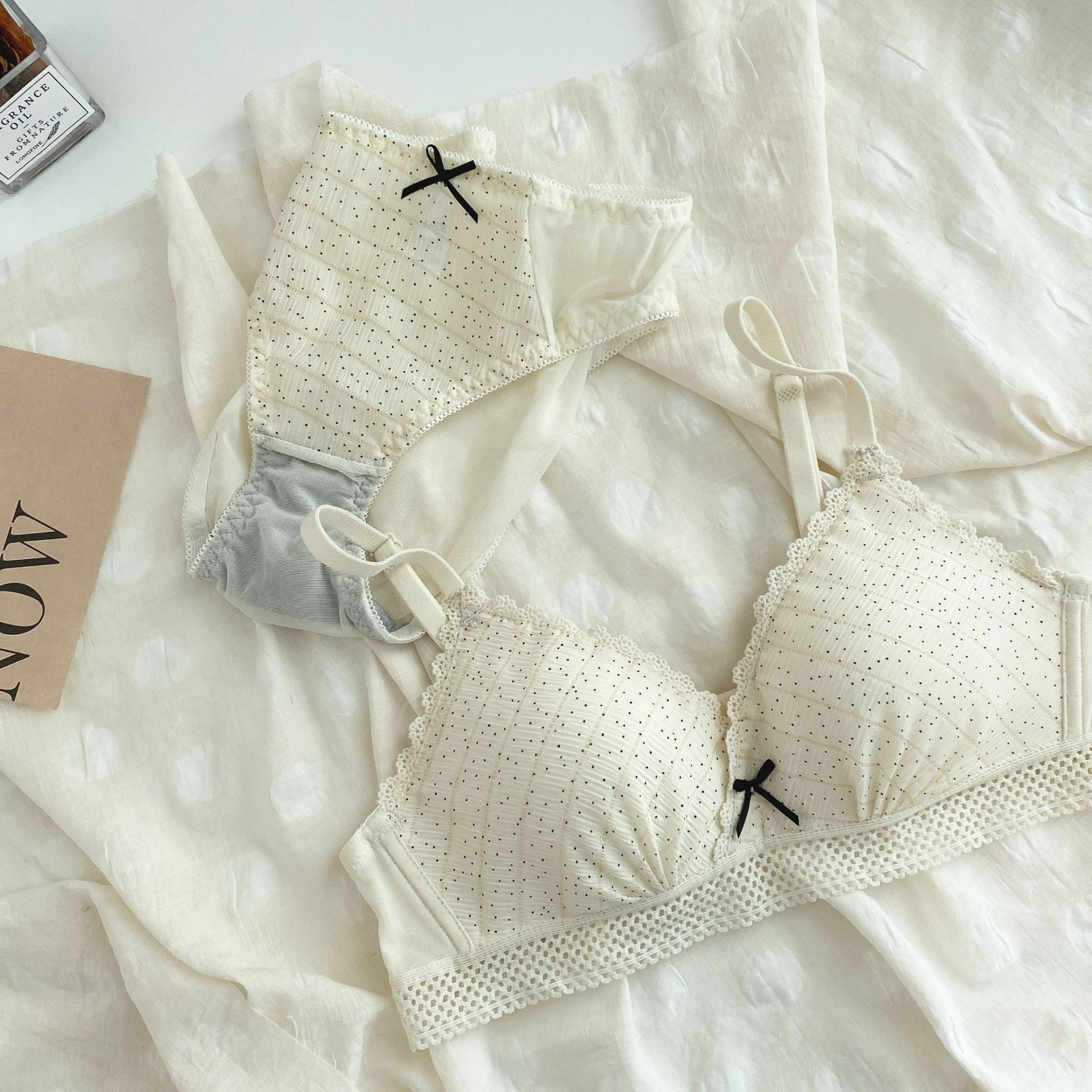 Encaje, lunares, lazo, lencería delgada, niña, sin aros, sin costuras, sujetador de pecho recogido, estudiante de secundaria