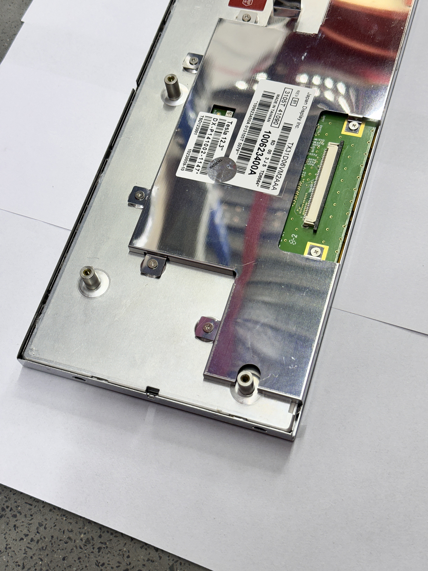 Suitable for Tesla Model S/X 12-21 generation electroplated instrument panel LCD screen 1039357-00-H