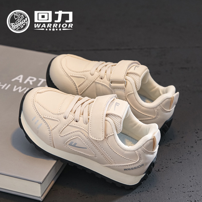 Cuero de otoño nuevo tipo de zapatos deportivos para niños y niñas, zapatos de entrenamiento beige, zapatos casuales bajos, zapatos de estudiantes