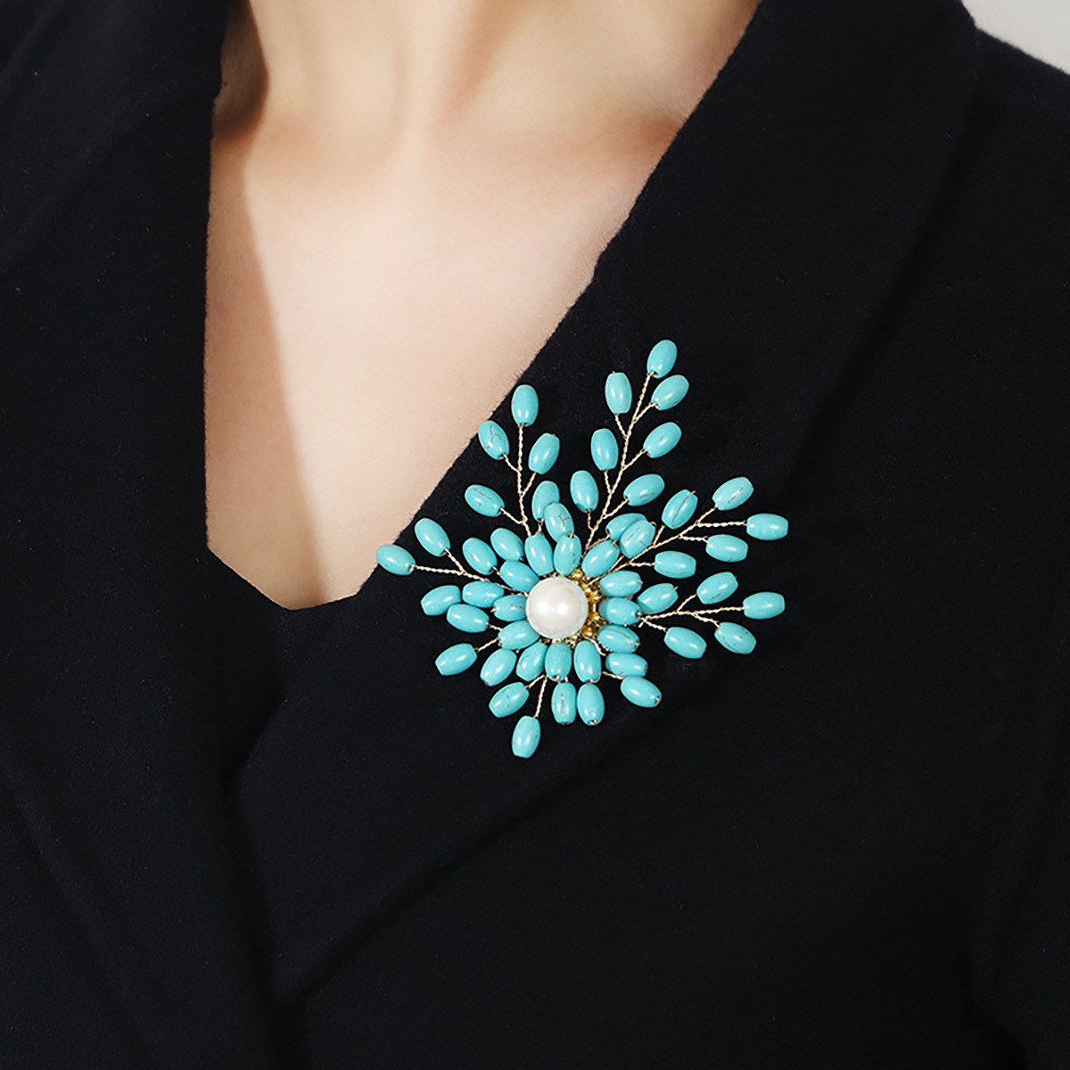 Elegant Flower Copper Plating Women's Brooches display picture 2