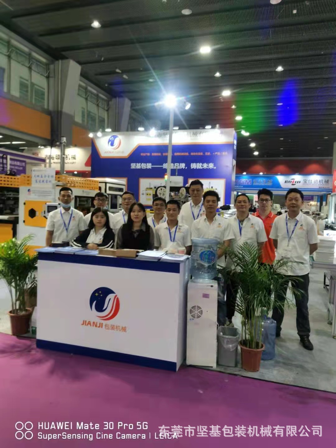 156ecb48407d9149f00b1d82ad6196