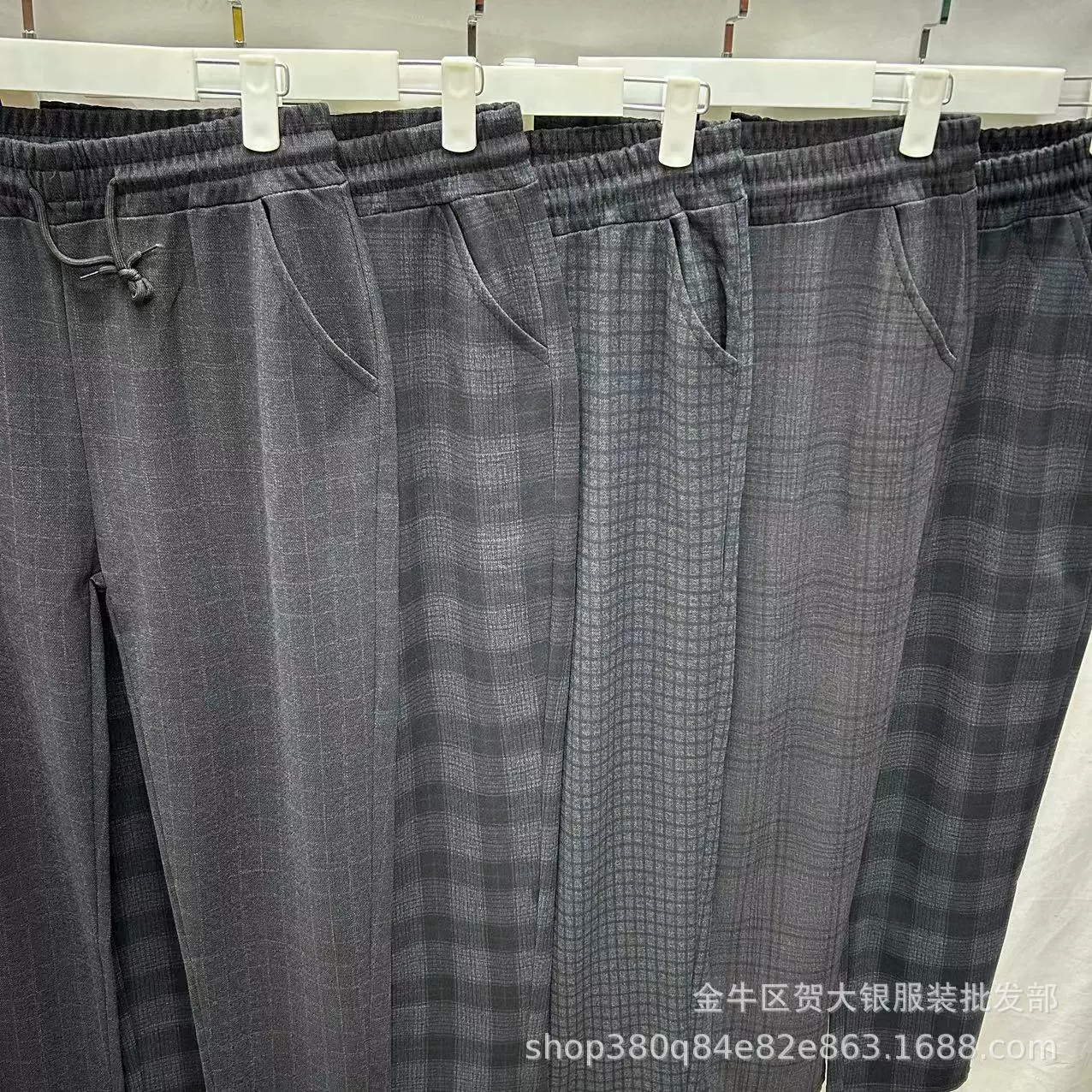 25 весенних, осенних и зимних повседневных брюк с неопрятной веревкой для мам, верхние брюки большого размера с высокой талией, стойки с женской одеждой среднего и пожилого возраста.