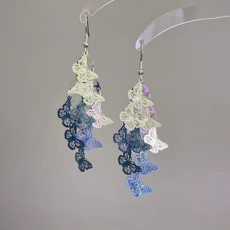 「鏡花蝶夢」清冷感銀青透かし彫り蝶イヤリング復古小衆ヴィンテージ霊動耳飾り女