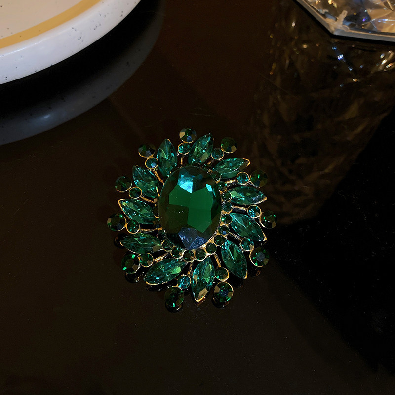 Vintage Enamel Horse Brooch for the Zodiac Year, Retro High-End Suit Pin, Fashionable Versatile Accessory for Women