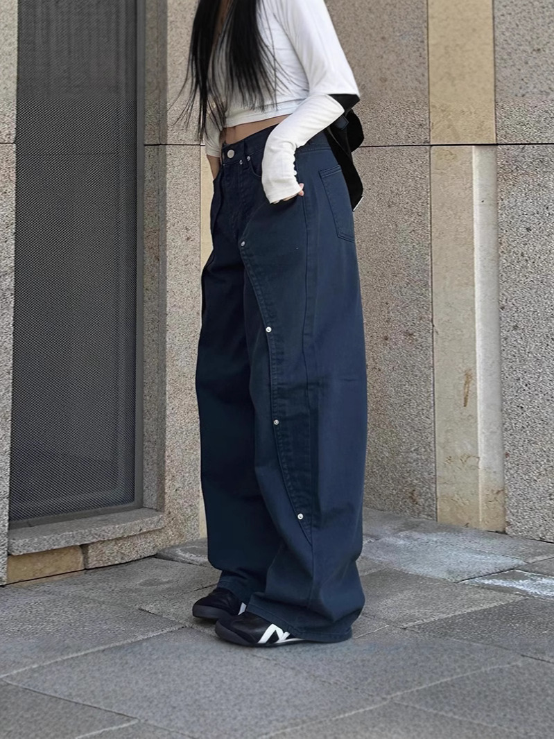 Estilo americano calle dulce y fresco diseño de remaches irregularmente sueltos jeans rectos moda femenina todo fósforo color sólido casual