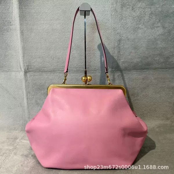 Cross-Border In-Stock Large-Capacity Clip Bag, Same Style as C Runway Models, Kisslock Frame, Can Be Worn as Shoulder or Underarm Bag, Can Be Stored in Warehouse