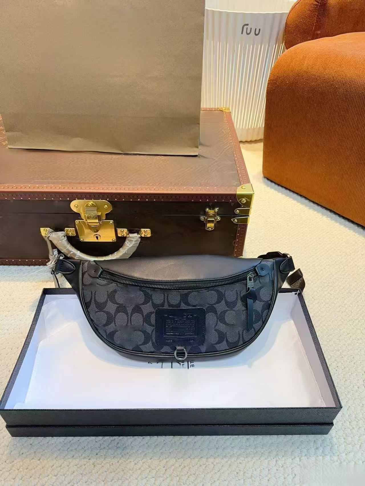 2025 Ole nuevo bolso de cintura de hombre retro logotipo clásico europeo y americano Warren bolsa de pecho 7877