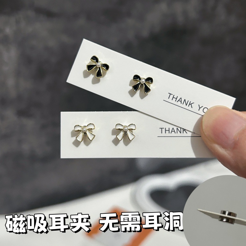 New Magnetic Ear Clip Small Fragrance French Style Pearl Bow Simple Retro Black and White Girl Earrings Earrings