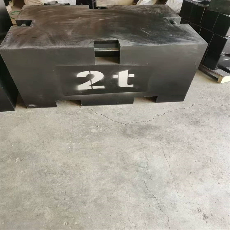 Производитель поставляет стальные грузы весом 1 тонна, 2 тонны, 3 тонны, 5 тонн, а также 10 тонн стандартных чугунных грузов для испытания противовесов кранов.