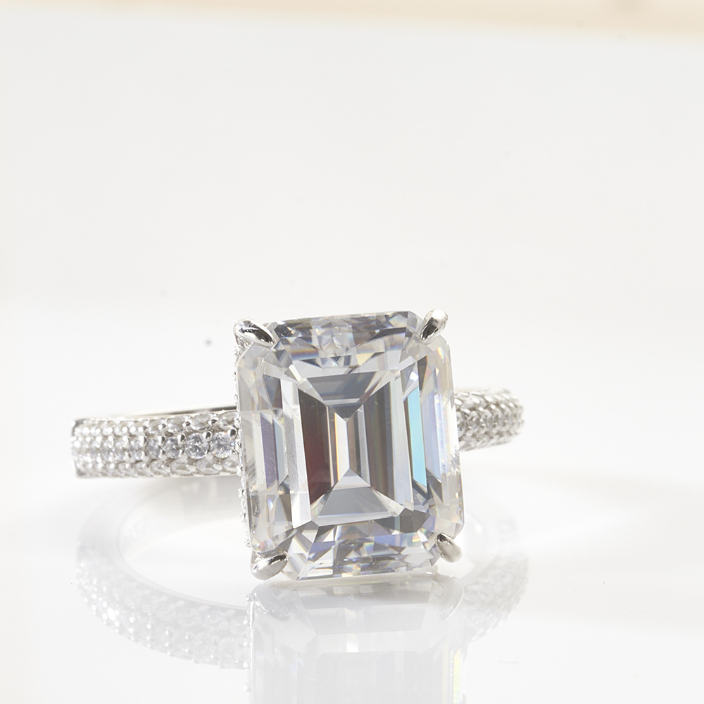 Anillo de compromiso de plata esterlina de 8 quilates de gran tamaño, color D, VVS con certificado