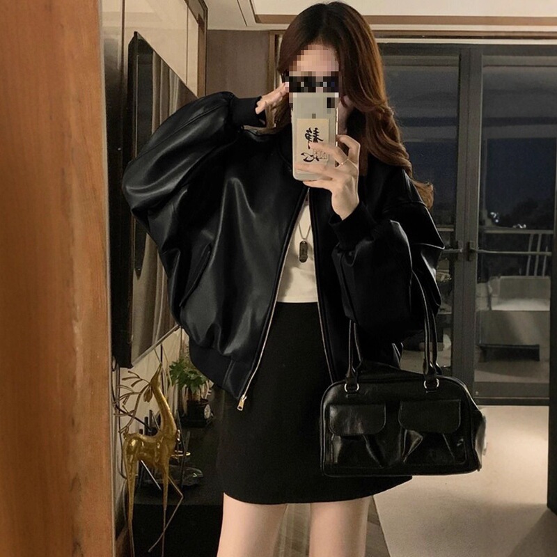 Real shot of a women's Maillard leather jacket, spring 2025 new baseball jacket design, stylish motorcycle short black jacket