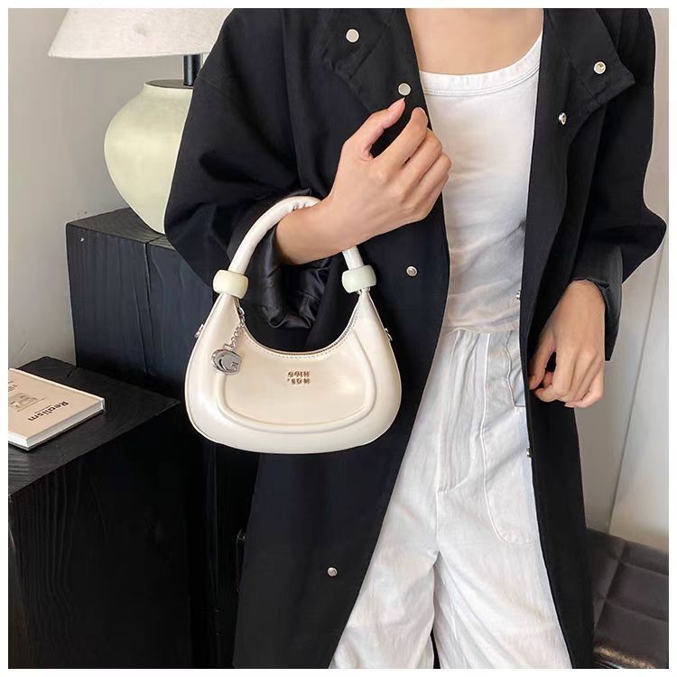 Women's Retro Saddle Crossbody Bag Designer Versatile Shoulder Bag_voghion.com