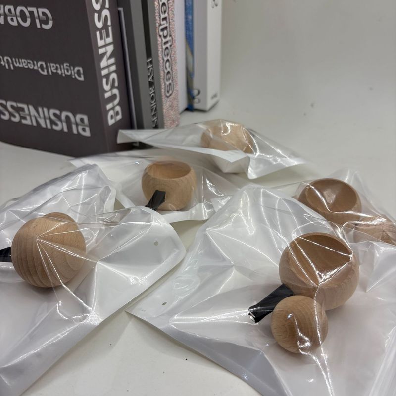 跨境爆品扩香木车载空调出风口香氛香水摆件车用胡桃木香薰车内持|undefined