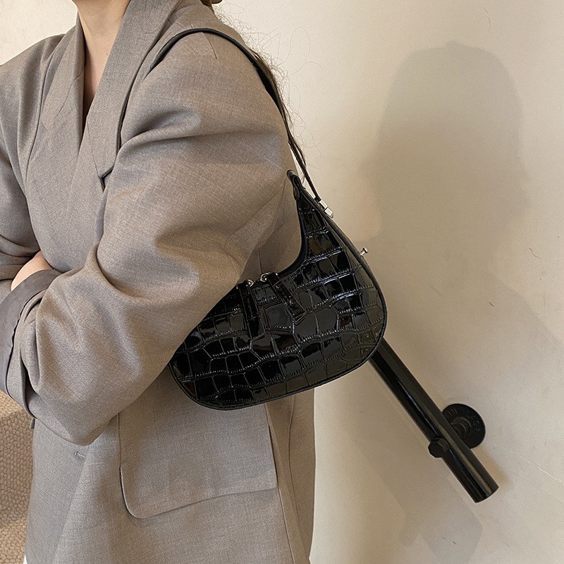 Bolso de axila con textura transfronteriza 2025 primavera nuevo bolso femenino bolso retro con patrón de piedra bolso de hombro brillante de charol