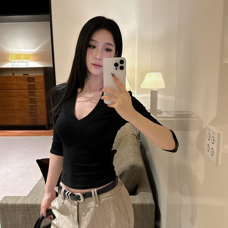Modal 260g Black V-Neck Slim-Fit Three-Quarter Sleeve Top with a Stylish Design, Women's Base T-Shirt Modal 260g Black V-Neck Slim-Fit Three-Quarter Sleeve Top with a Stylish Design, Women's Base T-Shirt