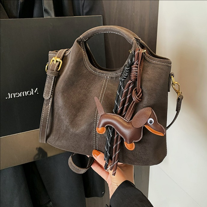 Transfronterizos viajeros bolsas de mano retro mate bolsas de balde de mano mujeres otoño e invierno 2025 nuevo mochila de hombro