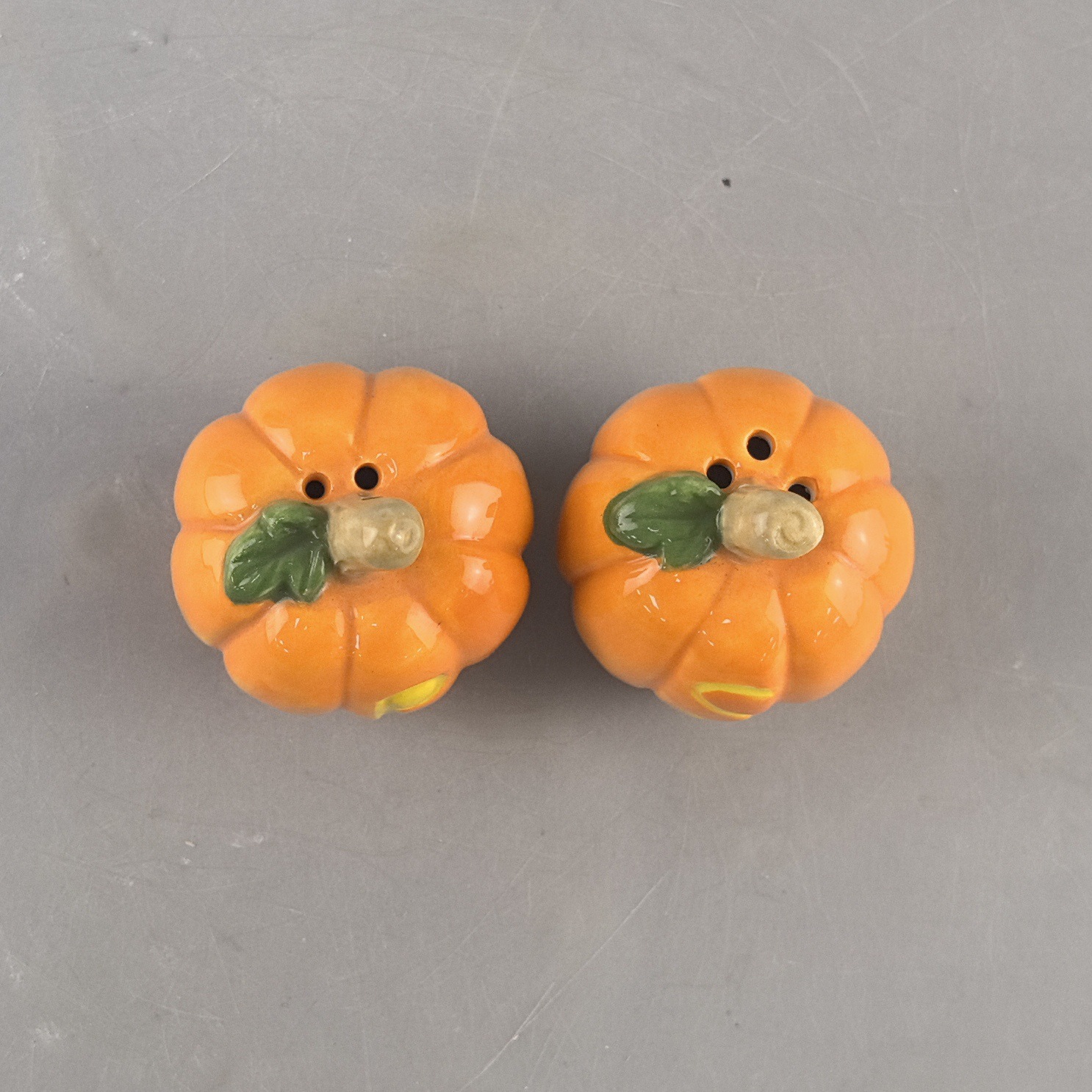 Creatividad transfronteriza Halloween adorable mini calabaza picante de cerámica botella de sabor de cerámica condimento frasco de cerámica artesanía