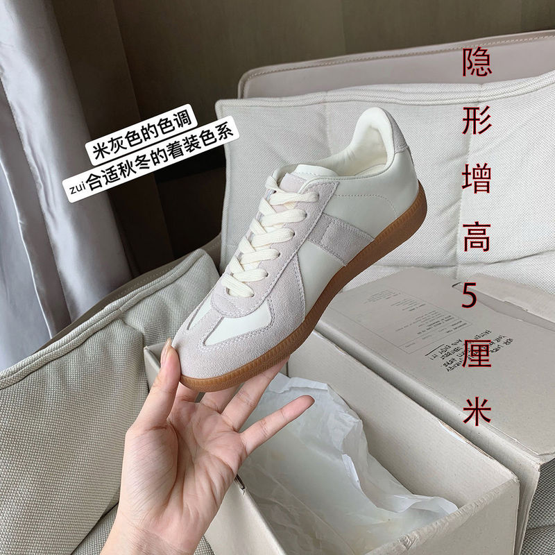 Grape mom Studiolee hands a pair of retro leather white casual training shoes women's low-top sports shoes Grape mom Studiolee hands a pair of retro leather white casual training shoes women's low-top sports shoes