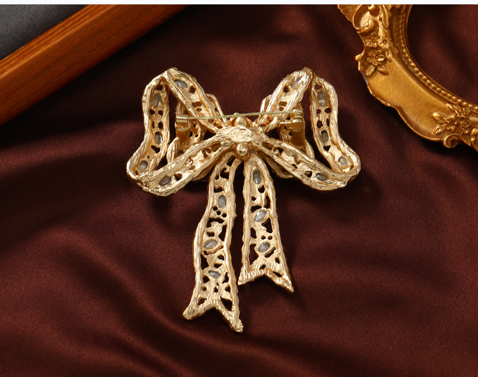 Elegant Retro Bow Knot Alloy Unisex Brooches display picture 6