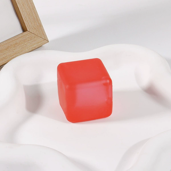 Red ice cubes, 3.0cm