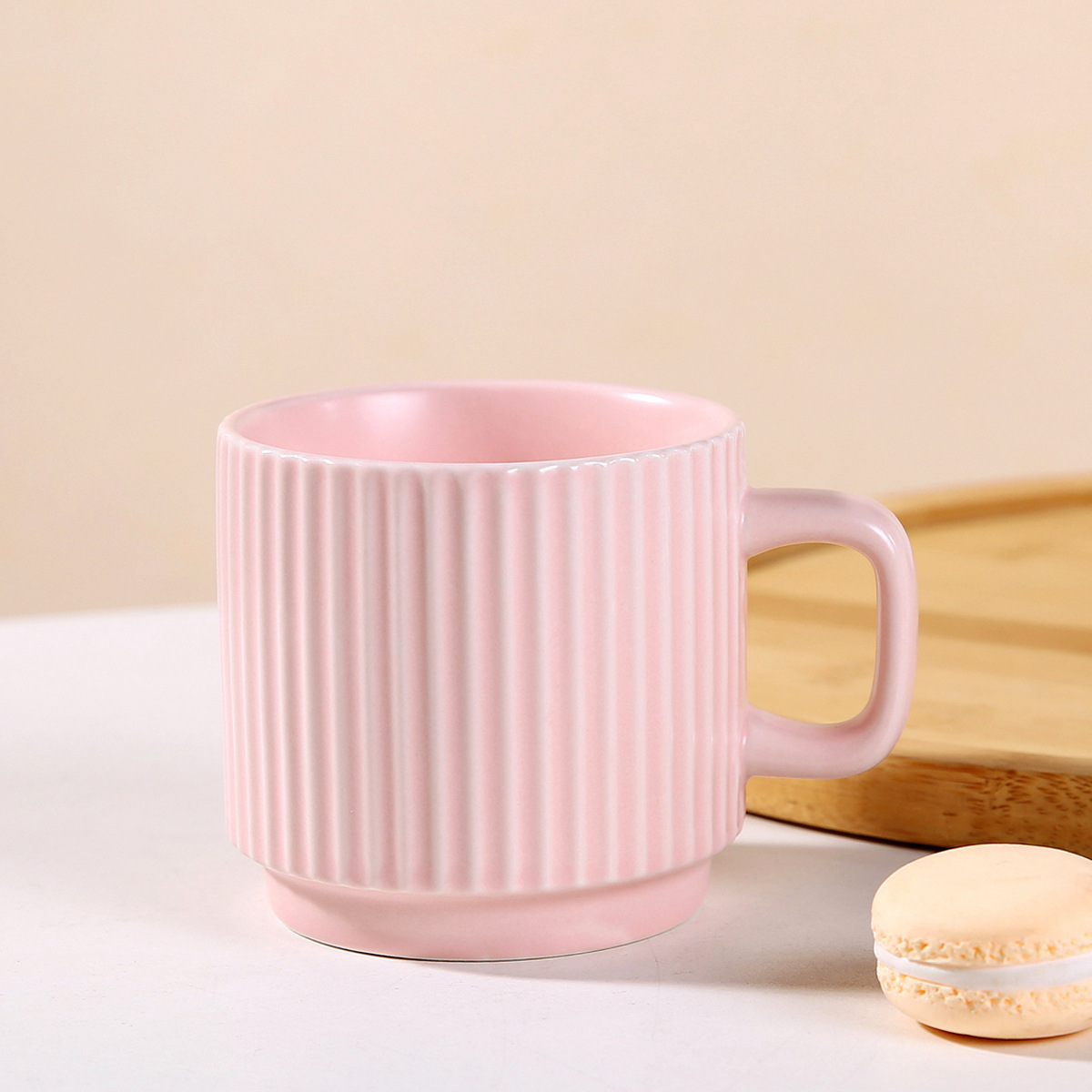 Bonbonfarbener Keramikbecher im Macaron-Stil für Paare, schlichte Kaffeetasse, Wasserbecher mit vertikalen Streifen fürs Büro_voghion.com