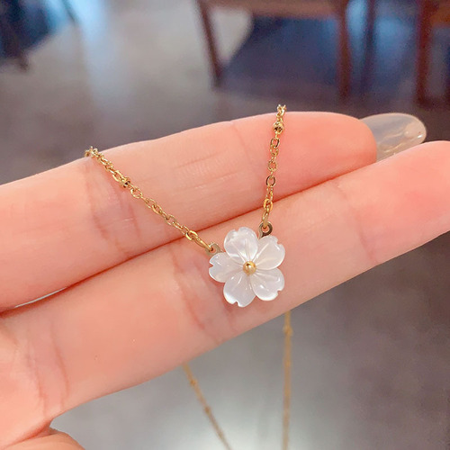 Pearl Blossom Necklace for Women -  New Fashion, Elegant, Simple, Light Luxury, Unique Design, High-End Choker