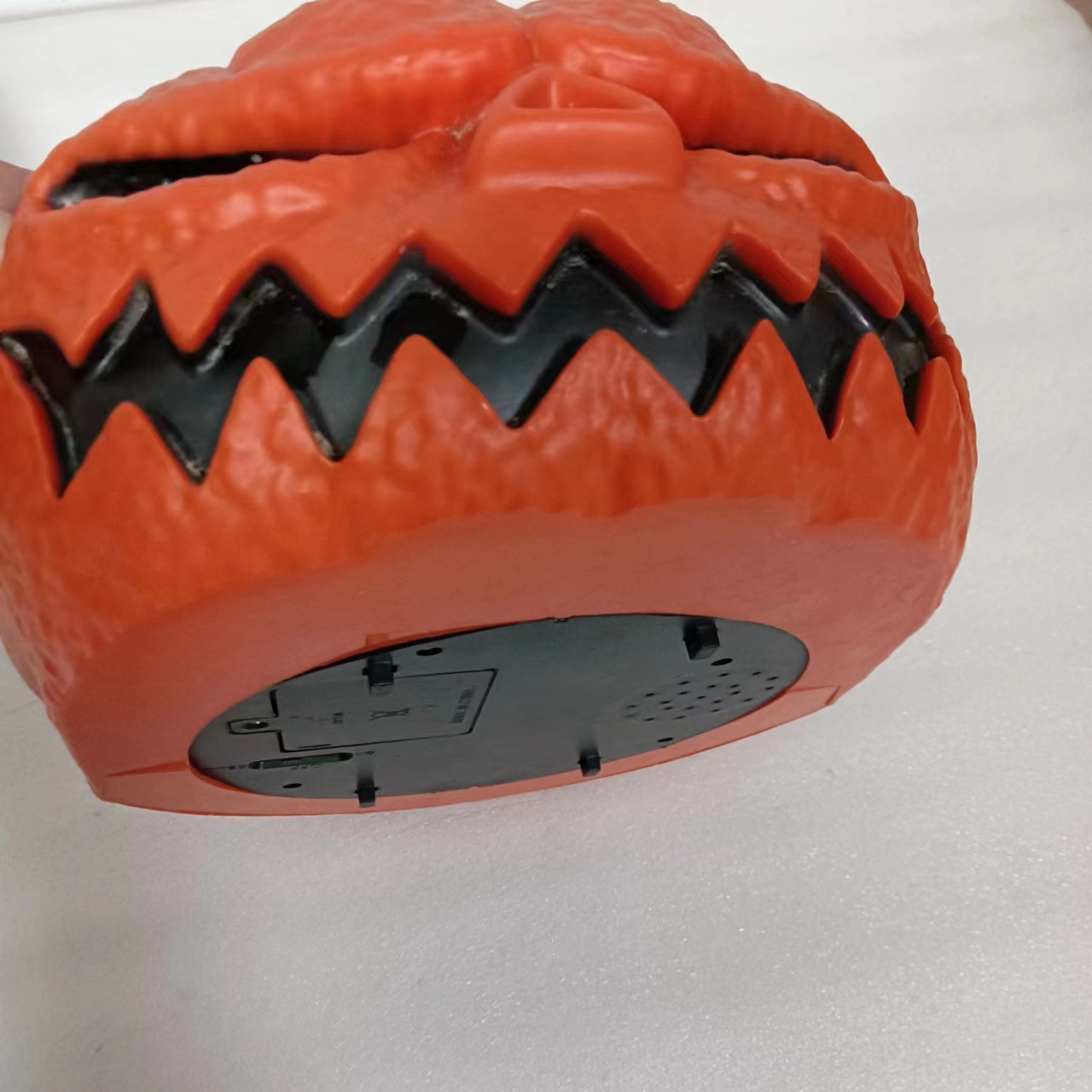 Cráneo eléctrico creativo para Halloween, adornos navideños de mano, adornos para festivales de fantasmas, artesanías de resina para interiores, adornos de Casa Encantada