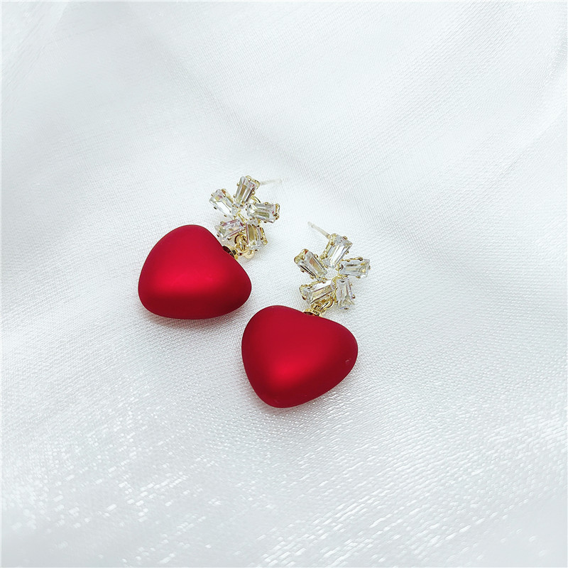 Fashion Peach Heart Pendent Alloy Earrings display picture 1