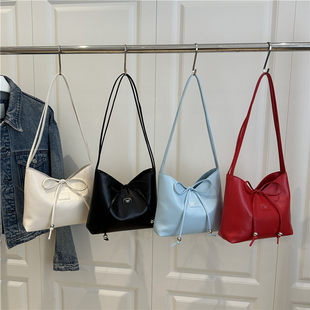 Trend one-shoulder bag to go out, western style