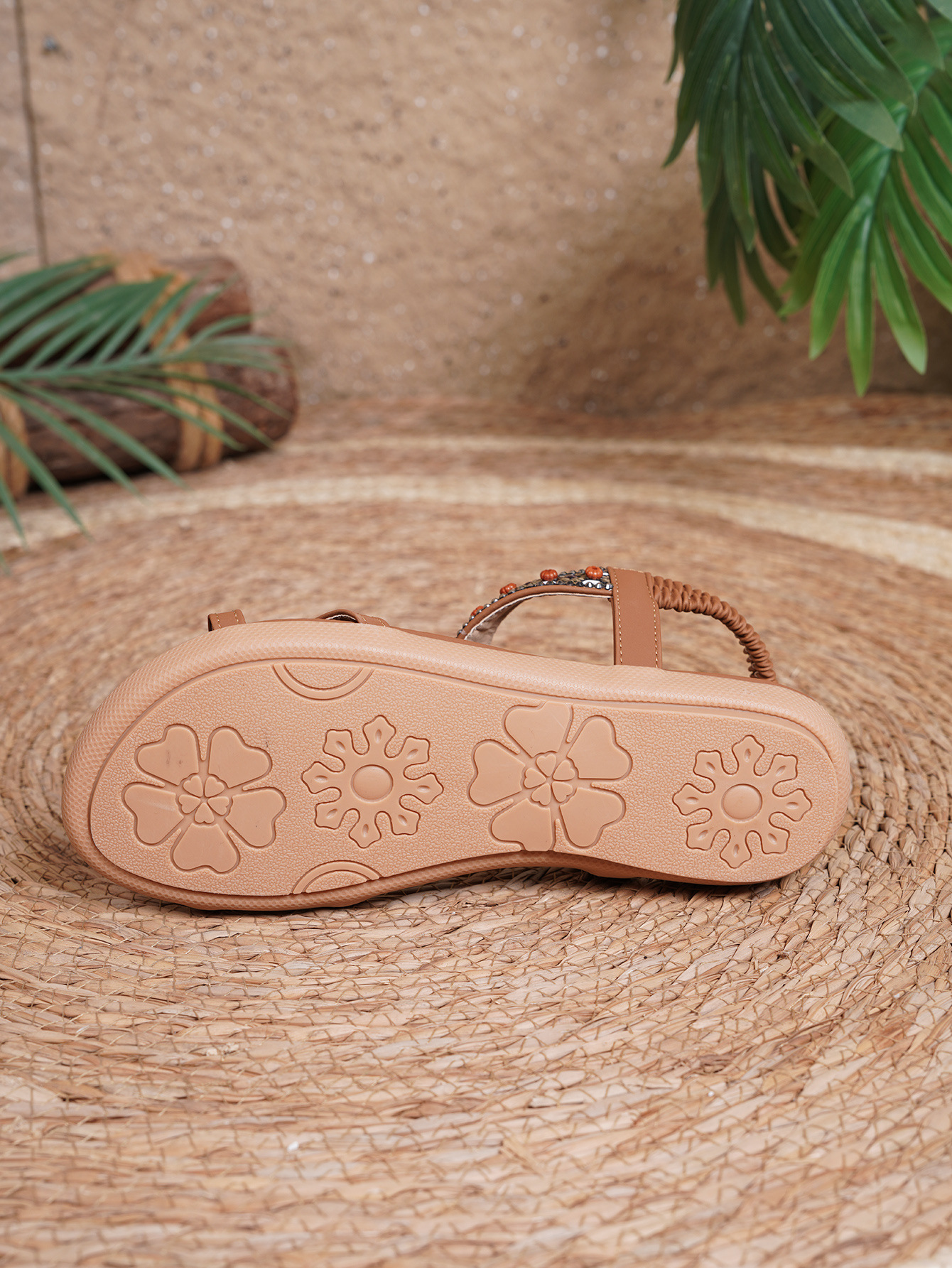 Blommiga dam-sandaler med platt sula för strand och sommar_voghion.com