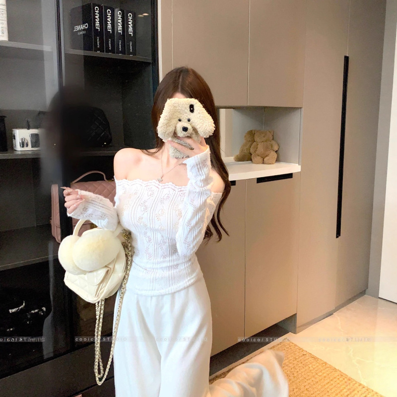 One-Shoulder White Long-Sleeved Lace Shirt for Women in Autum, Slim Waist and Inner Design, Pure Lust Short Bottoming Top