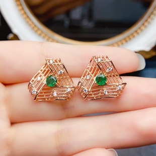 Factory wholesale explosions natural emerald earrings S925 silver inlaid main stone 4*4 selling Europe and the United States a generation of hair