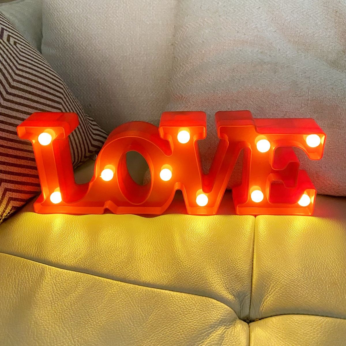 SOKKA E-commerce Cylindrical LOVE Logo Battery-Powered, Suitable for Engagement Proposals, Birthdays, Party Room Decor Lamps