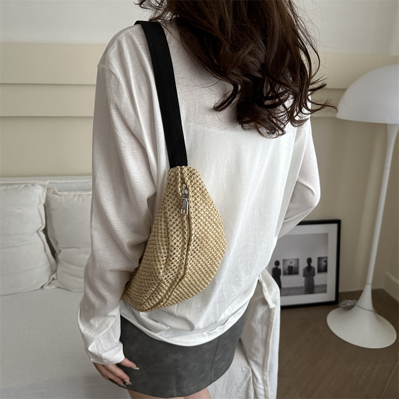 2024 verano transfronterizo nuevo estilo coreano tejido mini bolso de cintura de moda de mujer inclinado bolso de pecho de hombro bolso de paja al por mayor