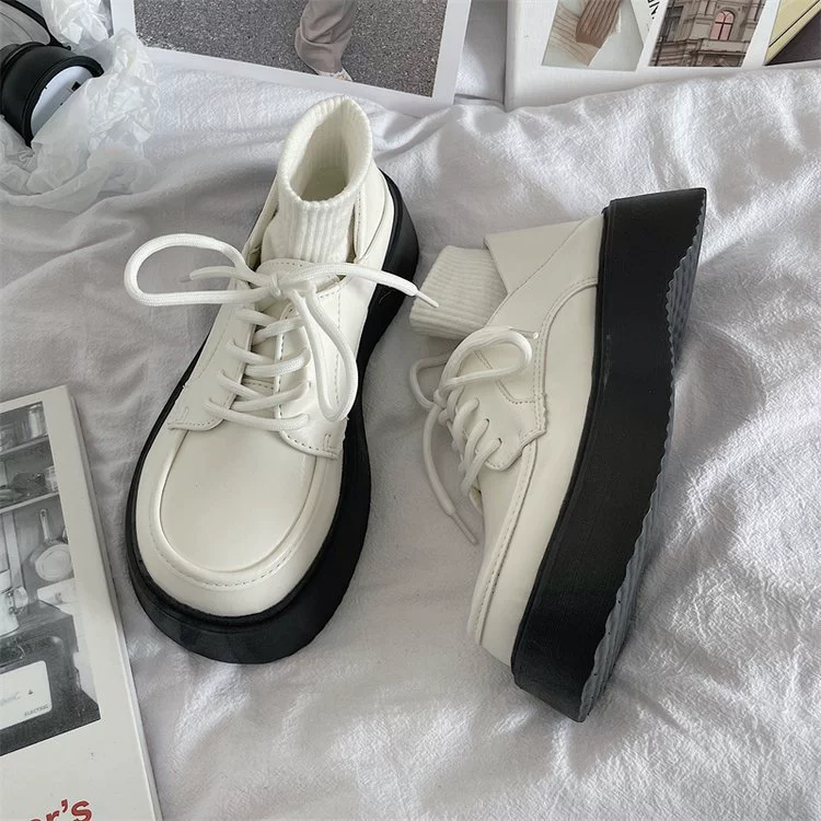 Клар platform high-top leather shoes, English/British style, 2023 collection, platform sole