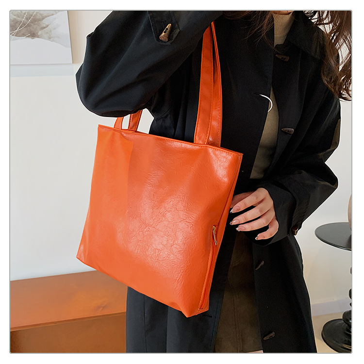 Retro large-capacity tote bag for women, 2024 new style fashionable portable commuting bag for going out, single-shoulder bag for students' classes undefined