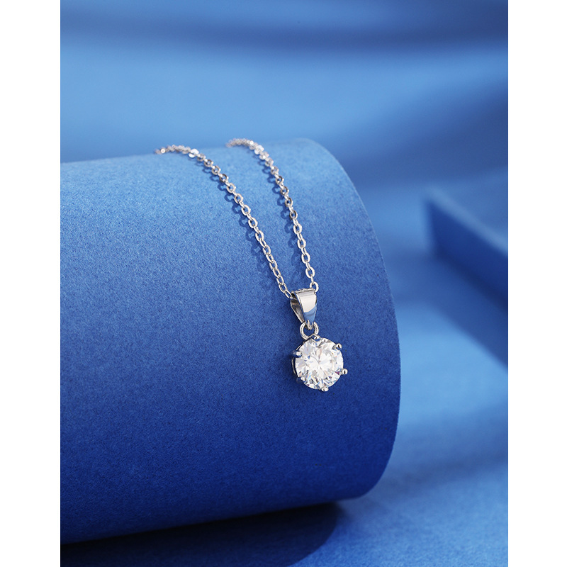 Collar de moissanita Diamante femenino Plata de ley 925 Lujo ligero nicho 1 quilate Diamante único Colgante Cadena de clavícula Regalo Sentido avanzado