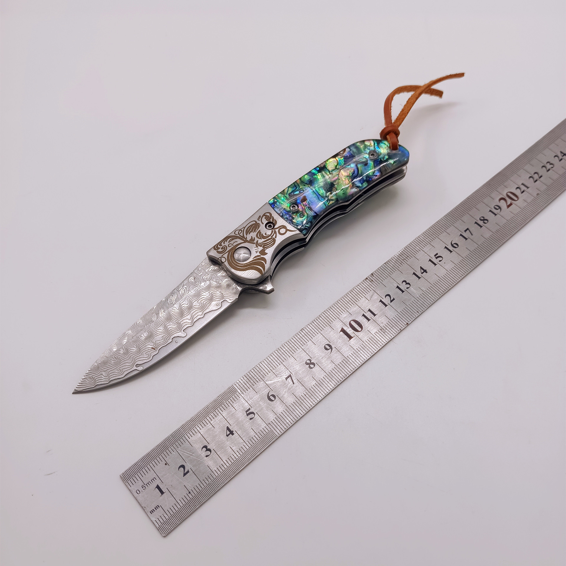 厂家供应大马士革钢户外防身折叠刀彩贝酸枝木柄锋利小刀